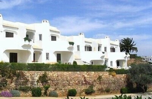 Alpouvar Apartment | Ground Floor Air Conditioned - On Highly Regarded Club Albufeira.