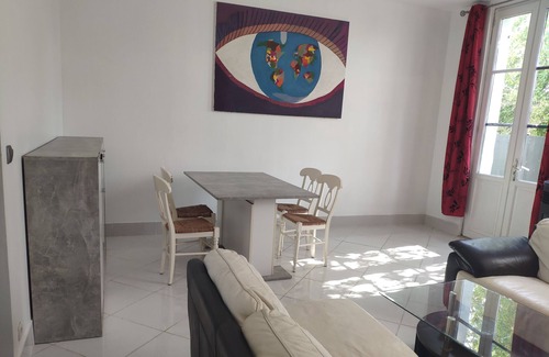 Soulac-sur-Mer Apartment | Ground floor apartment in Soulac sur Mer 2.9km from the central beach.