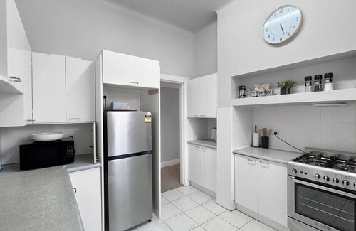 Brighton Apartment | Ground floor apartment, 250 metres to the beach