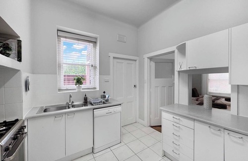 Brighton Apartment | Ground floor apartment, 250 metres to the beach