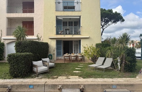 Port Grimaud House | Ground floor apartment, prime location in Port Grimaud Spacious garden and mooring.