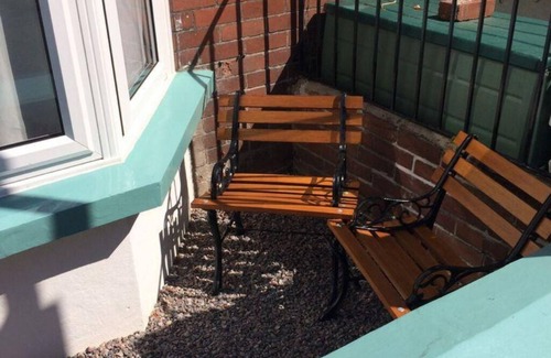 Totnes Apartment | Ground floor apartment in the centre of the historic market town of Totnes