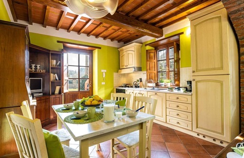 Pescaglia Apartment | Ground floor apartment with covered patio