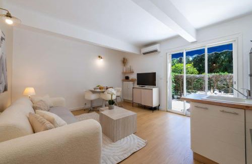 California - Pezou Apartment | Ground-Floor Apartment with Private Garden Cannes