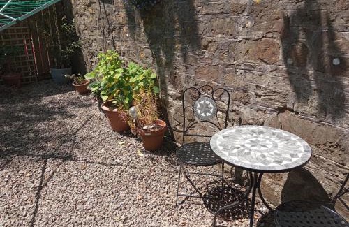 Bodmin Apartment | Ground Floor Apt With Garden & Parking Sleeps 2