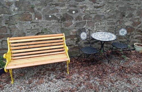 Bodmin Apartment | Ground Floor Apt With Garden & Parking Sleeps 2