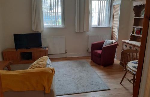 Barmouth Apartment | Ground Floor Barmouth Centre Apartment With Garden