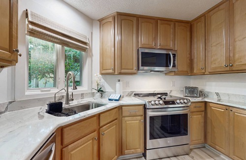Fernandina Beach Condo | Ground floor condo with private patio, full kitchen, beach access and pool