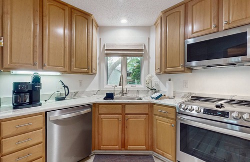 Fernandina Beach Condo | Ground floor condo with private patio, full kitchen, beach access and pool