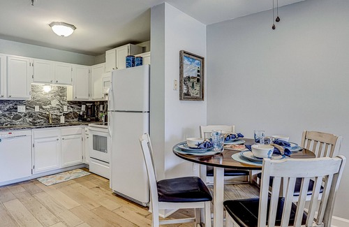 Palmetto Dunes Condo | Ground-floor condo with AC, patio, pools, tennis, & beach access