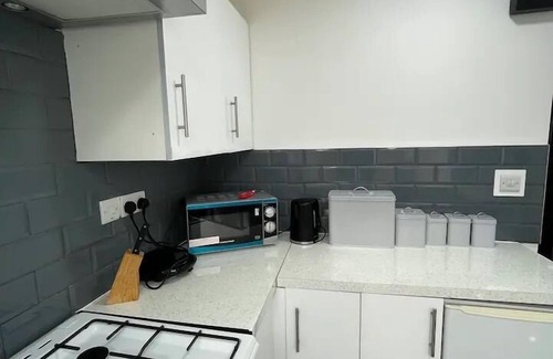 Selly Oak Apartment | Ground floor cosy Studio close to the city