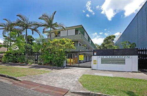 Cairns North Apartment | Ground Floor Easy Unit Close to City 4