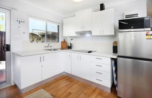 Cairns North Apartment | Ground Floor Easy Unit Close to City 4
