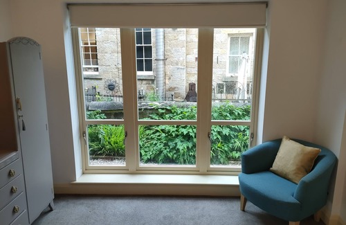 Harrogate Apartment | Ground floor flat in town centre with parking and outdoor space