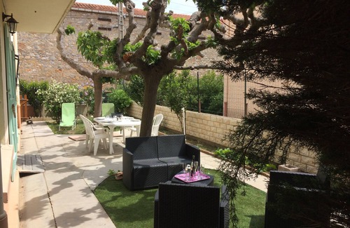 Salses-le-Chateau Cottage | Ground floor 2/4pers spacious, terrace and garden independent + Jaccuzi, Sea at 15m