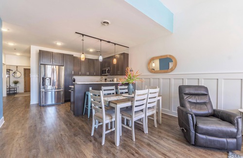 South Haven Condo | Ground Floor Getaway- Year round indoor/outdoor pool close to town and beach!