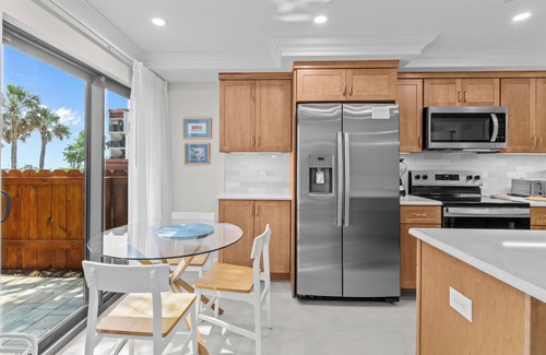Sanibel Condo | Ground-Floor Gulf-View Escape – Comfort & Coastal Charm Await in Unit D-7