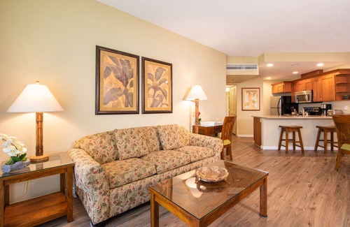 Honokowai Resort | Ground Floor large one bedroom Unit 112 Steps to beach