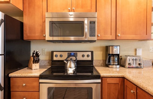 Honokowai Resort | Ground Floor large one bedroom Unit 112 Steps to beach