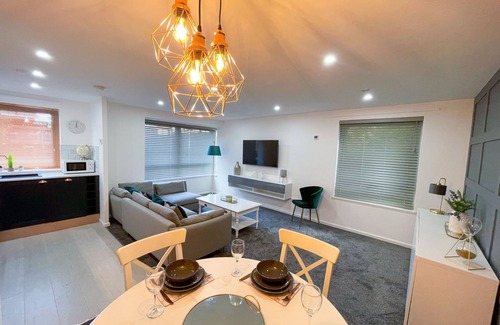 Wolverhampton Apartment | Ground Floor Luxury Corner Apartment