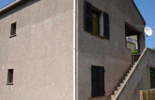 Pietracorbara Apartment | Ground floor Maison Rose 50 metres from the sandy beach