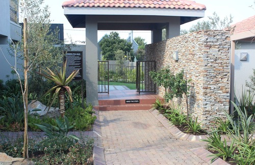 Greater Johannesburg Metropolitan Area Condo | Ground floor modern unit with private garden, in the heart of Fourways