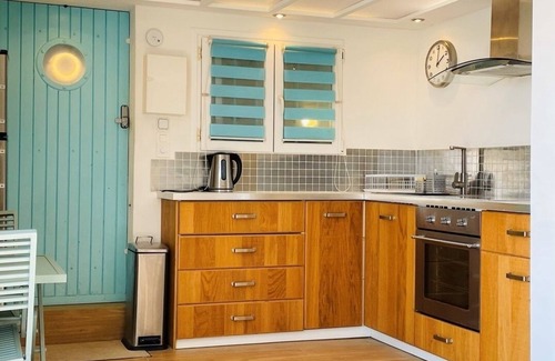 Les Sablettes Apartment | Ground floor of villa placed on the sand 10 m from the sea, on the Côte d'Azur