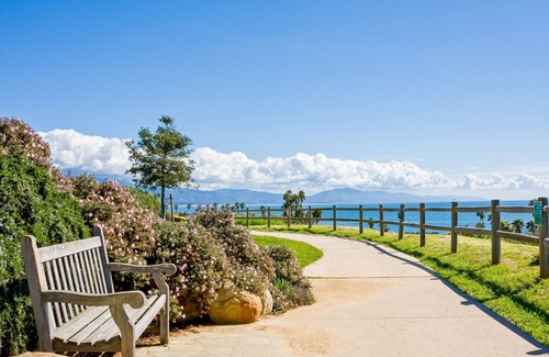 East Beach House | Ground-floor Seaside Suite with charming patio - 2-minute walk to beach