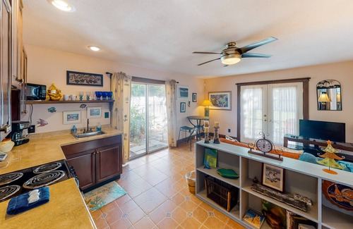 Laurel Cottage | Ground Floor, Snowbird-Friendly Cottage with High-Speed WiFi