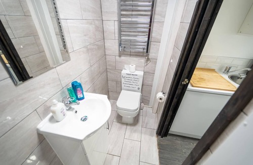 Selly Oak Apartment | Ground floor studio close to the city!