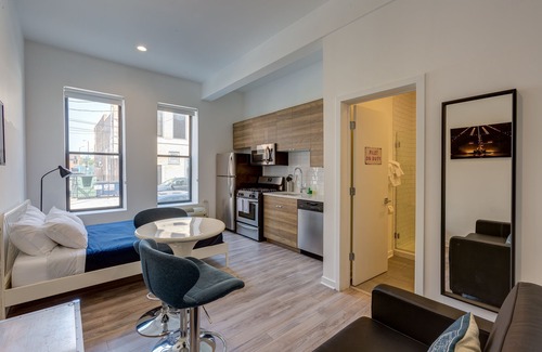 River West Apartment | Ground Floor Studios in Chicago by 747 Lofts