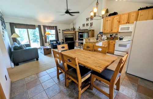 Mountain House House | Ground-floor unit with private garage