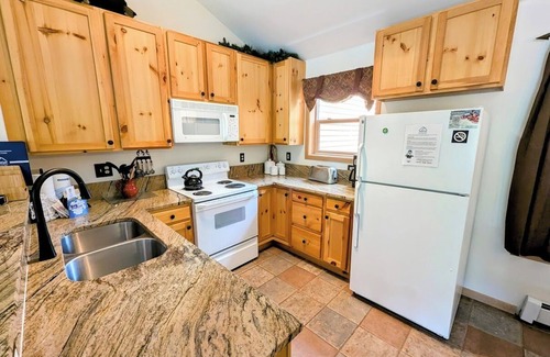 Mountain House House | Ground-floor unit with private garage