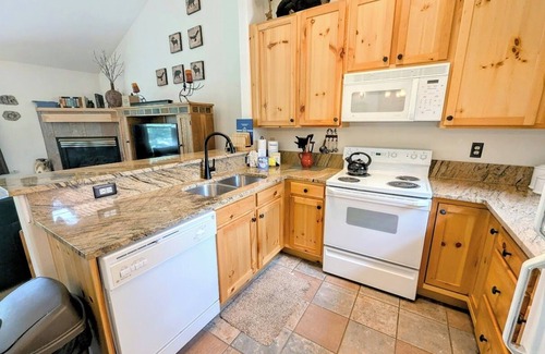 Mountain House House | Ground-floor unit with private garage