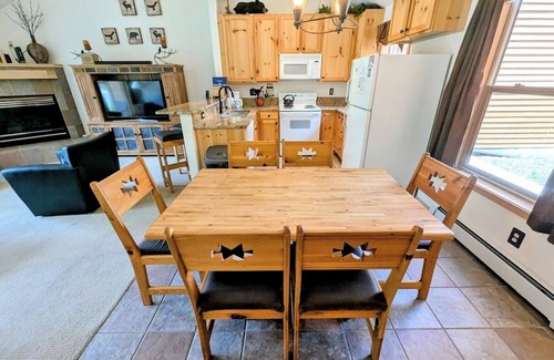 Mountain House House | Ground-floor unit with private garage