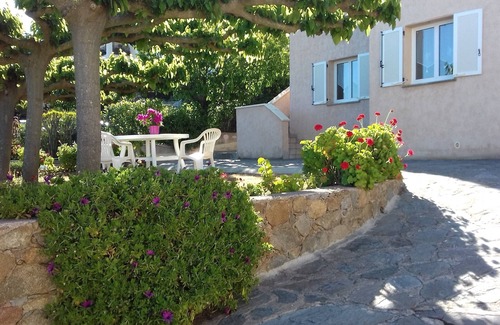 L'Ile-Rousse Apartment | Ground floor villa flat in Monticello
