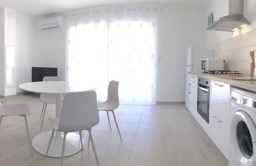 Ajaccio House | Ground floor villa in Ajaccio with communal swimming pool