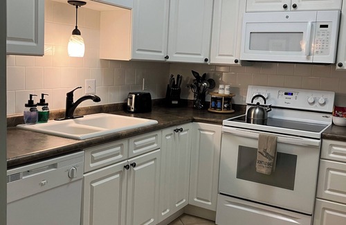 Demere Park Condo | GROUND FLOOR-WALK TO VILLAGE, SHOPS, RESTAURANTS. CLOSE TO BEACH, DOG FRIENDLY