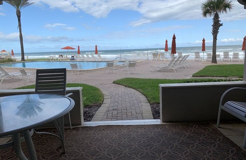New Smyrna Beach Condo | Ground floor with King master, 2 twins 2nd bedroom Bunk beds in 3rd bedroom (twins) twin/full combo.