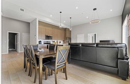 Calgary Apartment | Ground-Level 3BR Condo w/UG Parking, Lawn Access