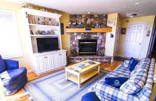 Jacksonport Condo | Ground Level Sand Beach Condo - Only 2 Fall Weekends Still Available!