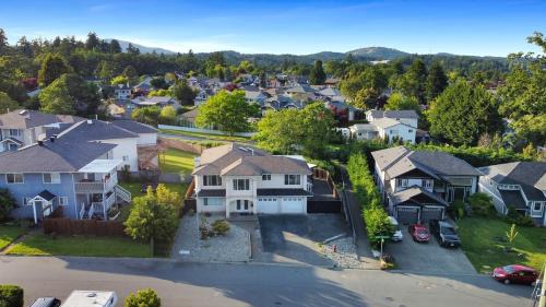 Saanich West Apartment | Ground level suite close to amenities, shopping