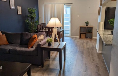 Nassau Bay Apartment | Ground Level w/Patio & King Bed Unit by NASA