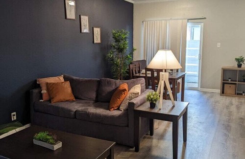 Nassau Bay Apartment | Ground Level w/Patio & King Bed Unit by NASA