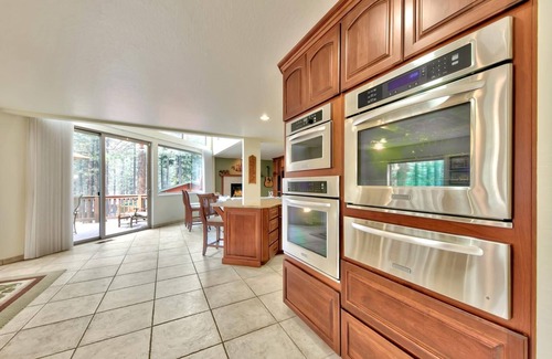 Montgomery Estates House | Groundfloor living, pet friendly, game room-Sierra Trails Adventure