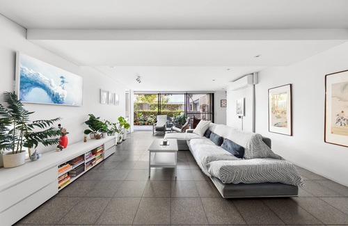 Surry Hills Apartment | Groundfloor Surry Hills Retreat with Cinema