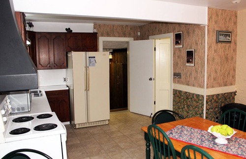 Niagara Falls House | Group Accommodations For. Sports Groups, Bachelor/Ette, Hobby, Religious, Reu