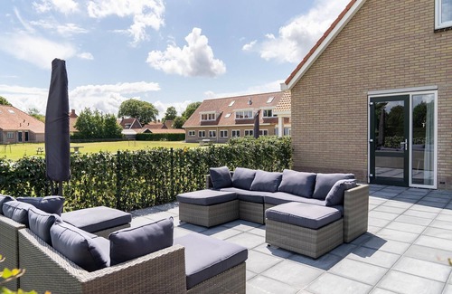 Nes Apartment | Group Apartment on Ameland by De Vleijen