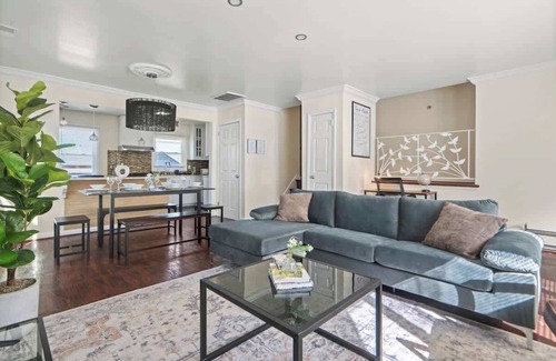 North Bergen House | Group Chic | 25 Mins ->NYC | Free Parking | W/D