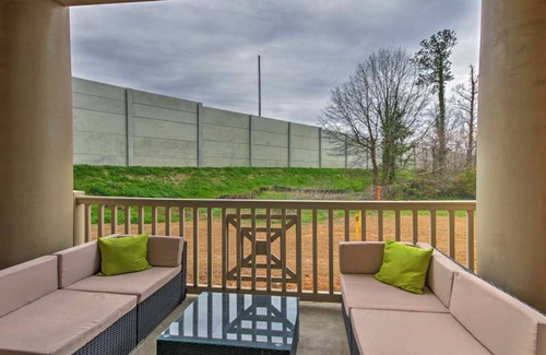 Smyrna Condo | Group Friendly Modern Home Sun trust Park/Atlanta